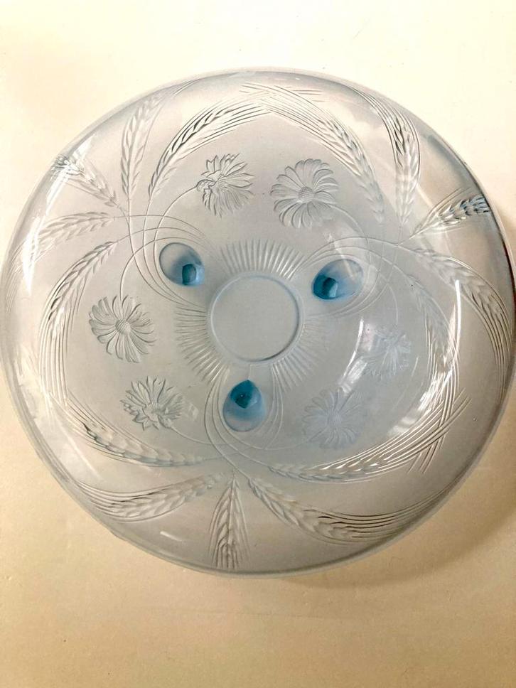 ‼️Lalique stijl schaal - zachtblauw matglas mooie gravering, Antiek en Kunst, Antiek | Glas en Kristal, Ophalen of Verzenden