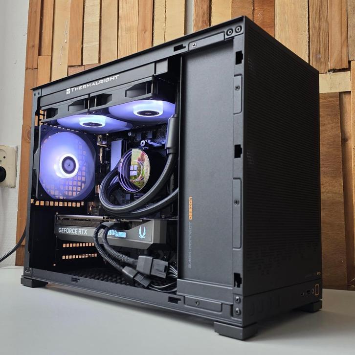 RTX 5070, Ryzen 7500F, waterkoeling | SFF Gaming PC, Computers en Software, Desktop Pc's, Nieuw, 4 Ghz of meer, SSD, 16 GB, Met videokaart