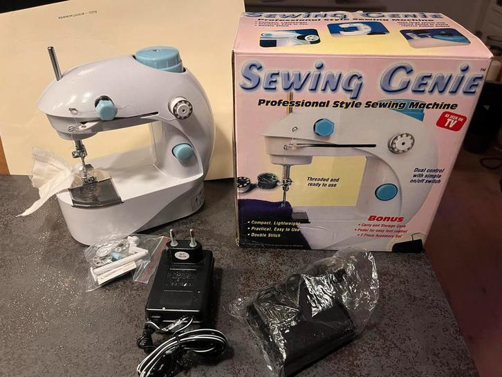 Mini Naaimachine - Sewing Genie, Hobby en Vrije tijd, Naaimachines en Toebehoren, Zo goed als nieuw, Naaimachine, Overige merken