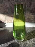 Groene glazen vaas, Huis en Inrichting, Woonaccessoires | Vazen, Ophalen of Verzenden, Minder dan 50 cm, Groen, Glas