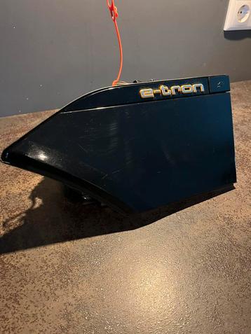 Audi E-tron laadpoort  beschikbaar voor biedingen