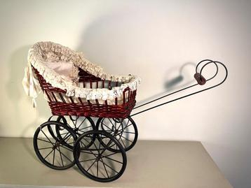Vintage Poppenwagen beschikbaar voor biedingen