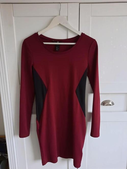 H&M Strakke Nauwsluitende Wijnrode Bordeaux Jurk Maat 36 S, Kleding | Dames, Jurken, Gedragen, Maat 36 (S), Overige kleuren, Knielengte