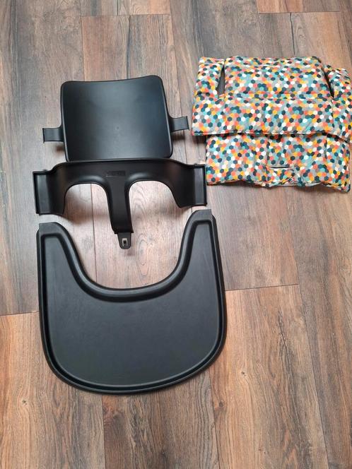 Zwarte babyset, playtray en kussenset van Stokke, Kinderen en Baby's, Kinderstoelen, Zo goed als nieuw, Meegroeistoel, Stoelverkleiner