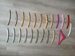 22 houten Baby Kleerhangers, Kinderen en Baby's, Kindermode-accessoires, Ophalen of Verzenden, Zo goed als nieuw, Hema