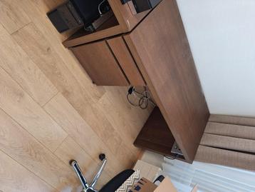 2x bureau  beschikbaar voor biedingen