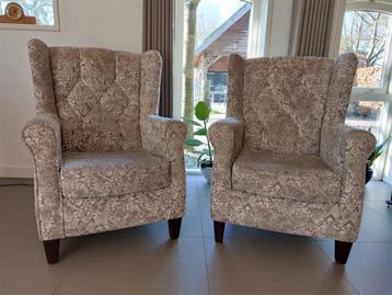  2 comfortabele oorfauteuils beschikbaar voor biedingen