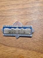 R 090 Speldje Peterhof Paleis, Verzamelen, Speldjes, Pins en Buttons, Ophalen of Verzenden, Gebruikt, Stad of Land, Speldje of Pin