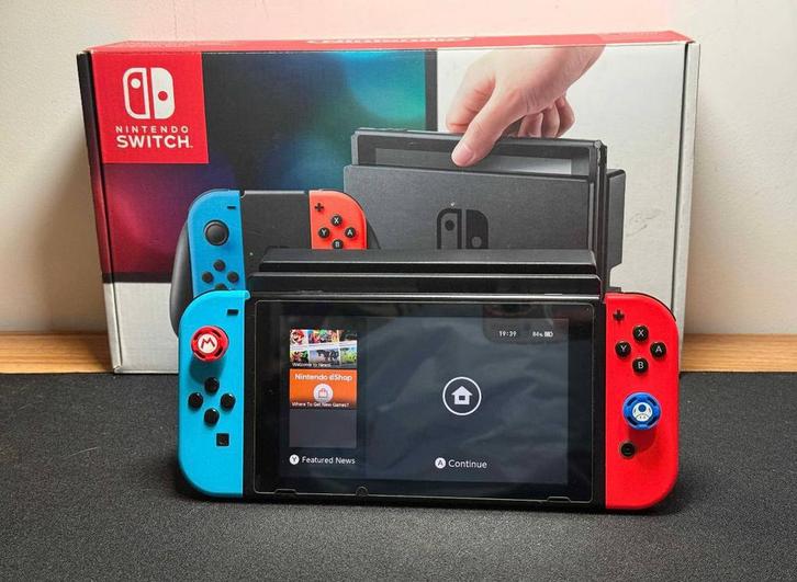 Te koop: Nintendo Switch, Spelcomputers en Games, Spelcomputers | Nintendo Switch, Zo goed als nieuw, Switch OLED, Met 2 controllers