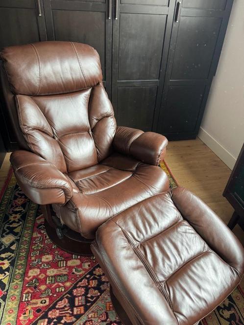 Leather Arm chair w/ separate ottoman, Huis en Inrichting, Fauteuils, Gebruikt, Leer, 75 tot 100 cm, 75 tot 100 cm, Ophalen