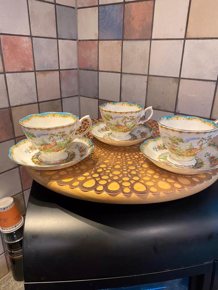 Royal Albert,Chelsea Bird,bone China,3 kop en schotel,Englan, Antiek en Kunst, Antiek | Servies los, Ophalen of Verzenden