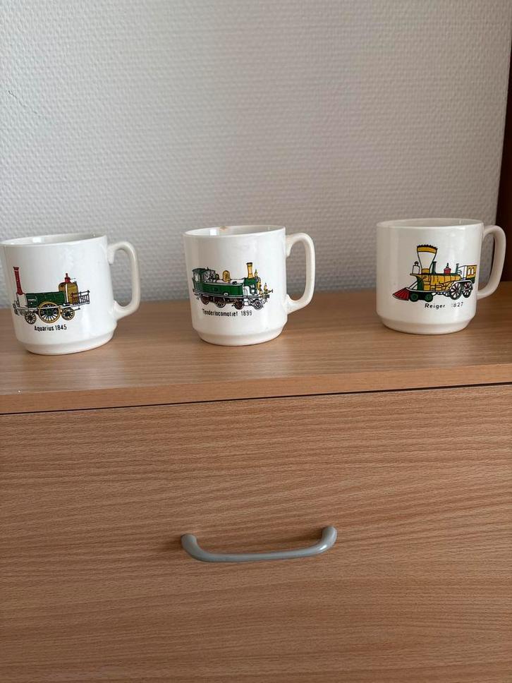 Antieke Locomotief Bekers - Belgisch Collectorsitem, Huis en Inrichting, Keuken | Servies, Gebruikt, Kop(pen) en/of Schotel(s)