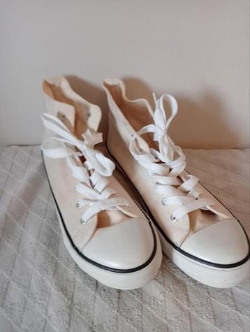 Hoge canvas sneakers  beschikbaar voor biedingen
