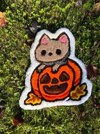 Halloween cat on pumpkin, Minder dan 50 cm, Nieuw, Minder dan 50 cm, Ophalen of Verzenden