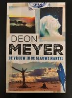Deon Meyer - De vrouw in de blauwe mantel, Ophalen of Verzenden, Zo goed als nieuw, Europa