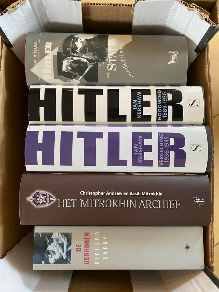 Boeken collectie: Hitler, Stalin, Mitrokhin - €20 p/boek, Boeken, Ophalen of Verzenden, 20e eeuw of later, Gelezen