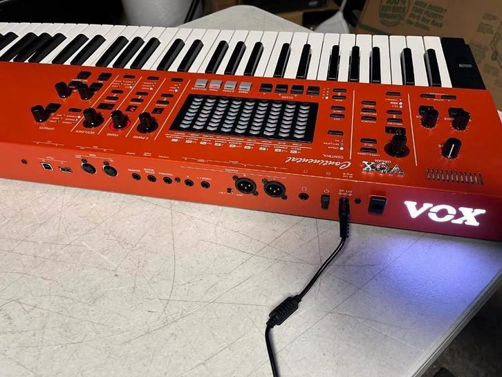 VOX CONTINENTAL. - 61 KEYS  -- € 1250, - (( PRIJSVERLAGING)), Muziek en Instrumenten, Keyboards, Zo goed als nieuw, 61 toetsen
