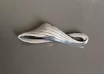 Zilveren broche met sierlijke lijnenspel., 4 tot 7 cm, Ophalen of Verzenden, Zo goed als nieuw, Zilver