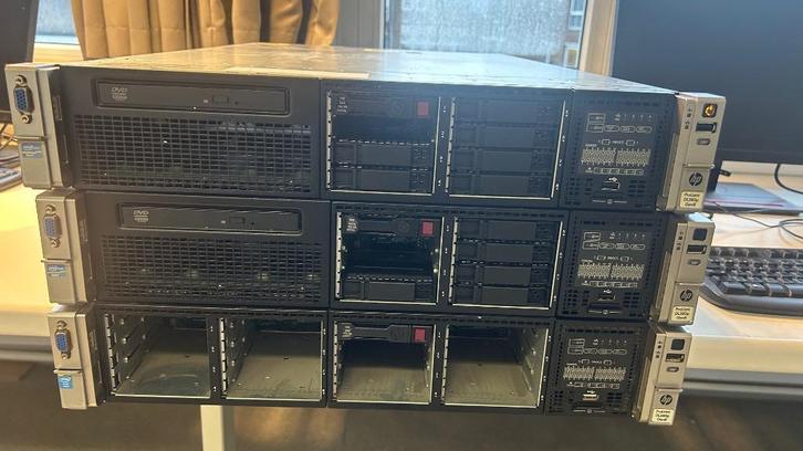 HP Proliant DL380p Gen8 SERVER (3 stuks voor deze prijs), Computers en Software, Servers, Gebruikt, 2 tot 3 Ghz, 32 GB, Hot swappable onderdelen