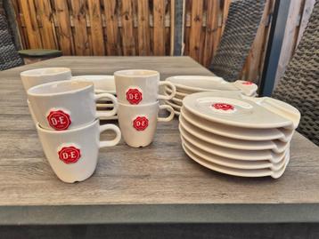 Douwe Egberts Servies beschikbaar voor biedingen