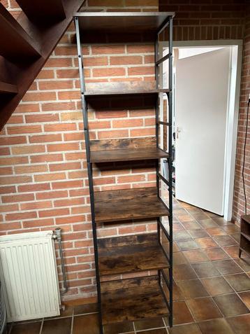 Kast beschikbaar voor biedingen