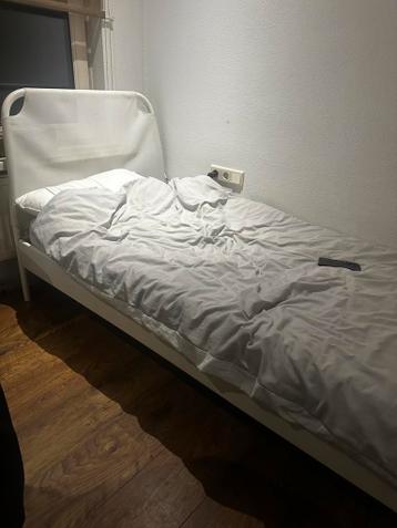 Eenpersoonsbed zonder matras – gratis