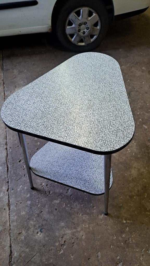 Bijzet tafel retro, Kunststof, Gebruikt, Rond, 55 tot 75 cm