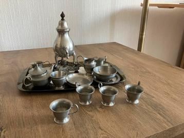 Antiek Tinnen Koffie/Thee Servies beschikbaar voor biedingen