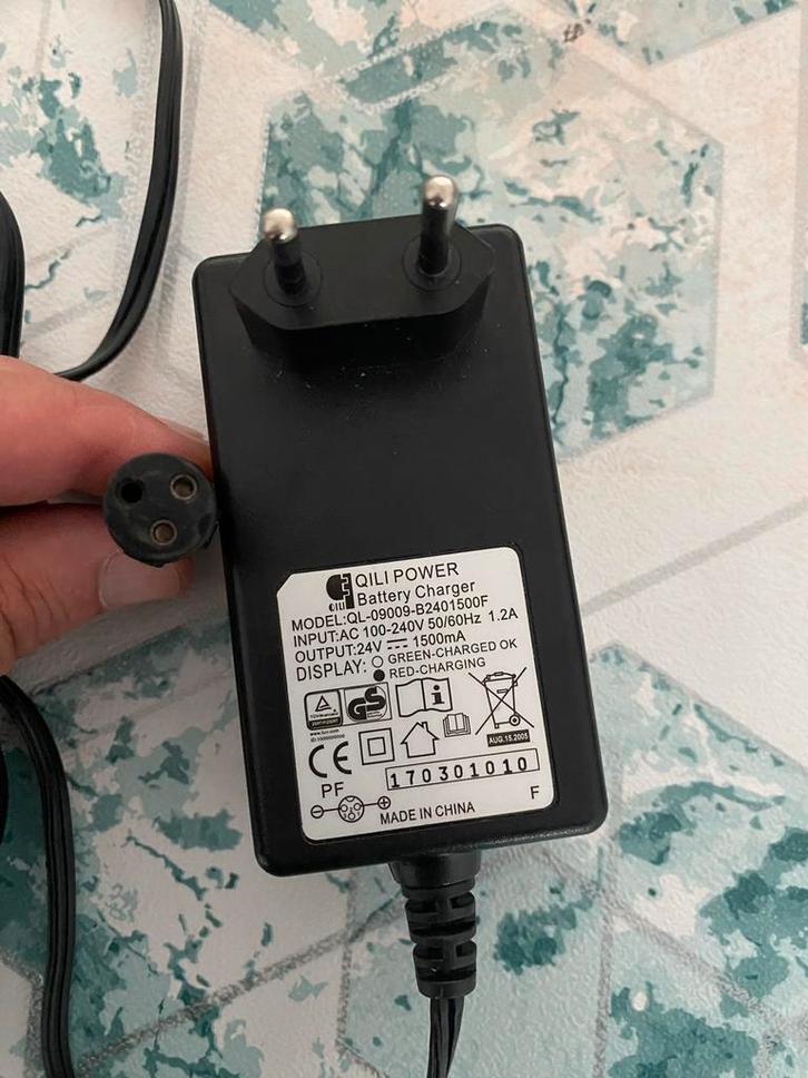 QILI Power Batterijlader - Gebruikt, Audio, Tv en Foto, Opladers, Gebruikt, Ophalen of Verzenden