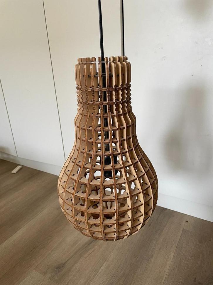 Extra grote gloeilamp van multiplex, Huis en Inrichting, Lampen | Hanglampen, Zo goed als nieuw, Minder dan 50 cm, Hout, Ophalen