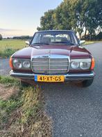 Oldtimer Mercedes 200D uit 1981, Voorwielaandrijving, Beige, Overige kleuren, Radio