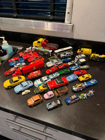 Speelgoed autos 45 stuks beschikbaar voor biedingen