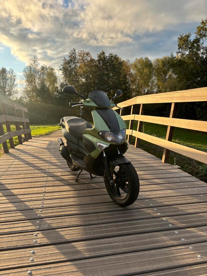 Gilera Runner Rst DD 50 (CUSTOM), Fietsen en Brommers, Scooters | Piaggio, Zo goed als nieuw, Ophalen