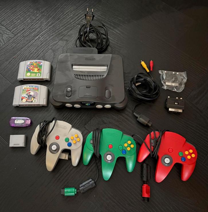 Nintendo 64 + 3 Controllers + Mario Kart, Spelcomputers en Games, Games | Nintendo 64, Gebruikt, Racen en Vliegen, 3 spelers of meer