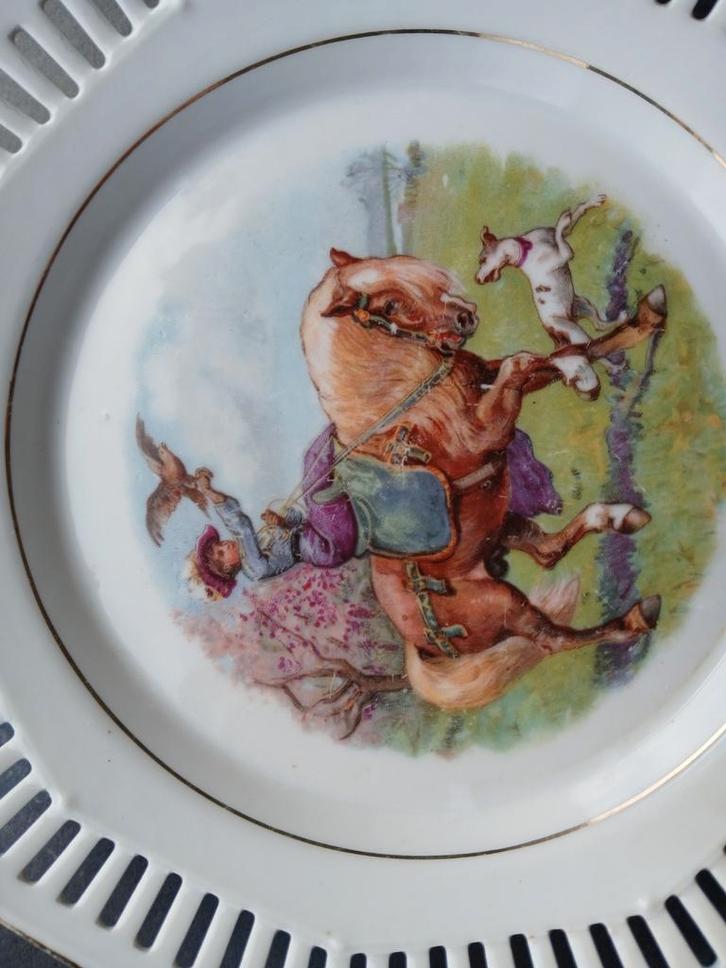 Antiek Bord met Jachttafereel, Antiek en Kunst, Antiek | Schalen, Ophalen of Verzenden