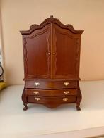 Antiek miniatuur kastje, Ophalen