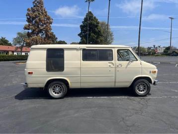 1979 G20 chevy van shag conversion van en 1986 van beschikbaar voor biedingen