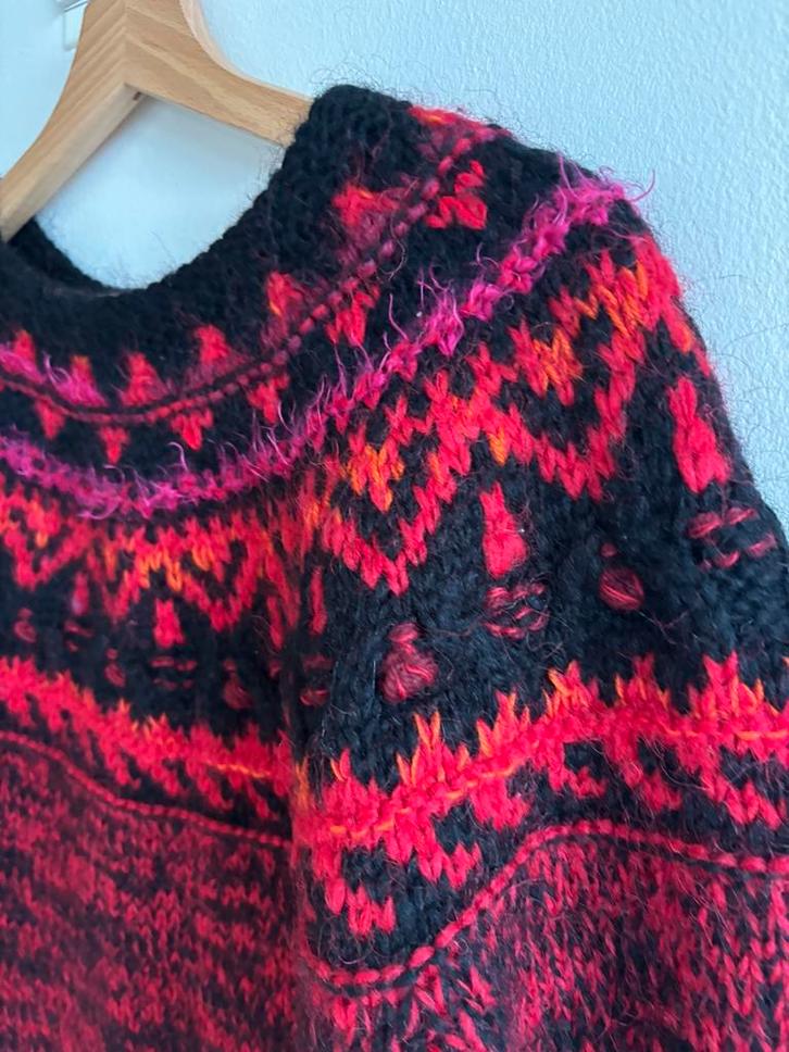 Icelandic 100% wool vulcanic themed lopapeysa sz 38 - 40, Kleding | Dames, Truien en Vesten, Gedragen, Maat 38/40 (M), Rood, Ophalen of Verzenden