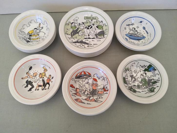 Suske en Wiske - 14 Papschaaltjes en 9 Bordjes, Huis en Inrichting, Keuken | Servies, Zo goed als nieuw, Bord(en), Wedgwood, Aardewerk