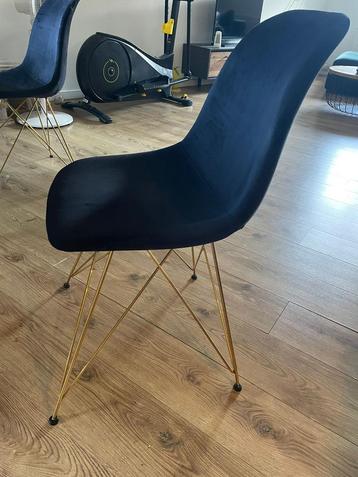 Mooie zwarte eettafel stoelen beschikbaar voor biedingen