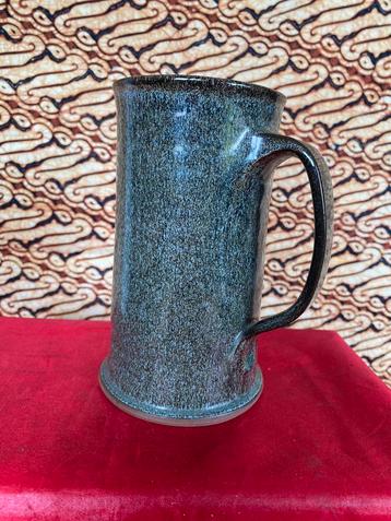 GESIGNEERDE, GEGLAZUURD KERAMISCHE PUL. beschikbaar voor biedingen