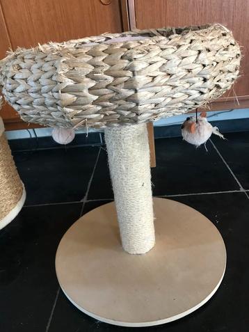 Leuke krabpaal / mand / ligplaats van veilig waterhyacinth beschikbaar voor biedingen