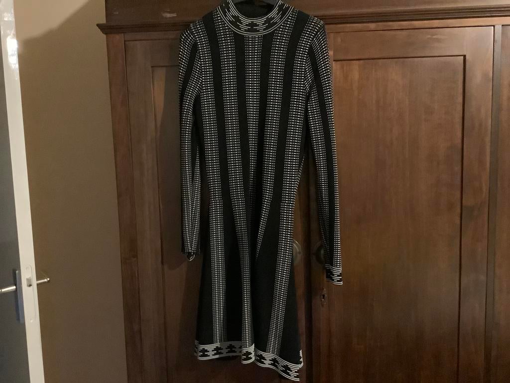 Nikkie Jaz Jintha Dress jurk maat 36 Lengte 93cm, Zwart, Ophalen of Verzenden, Zo goed als nieuw, Maat 36 (S)
