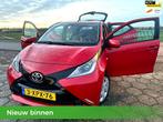 Toyota Aygo 1.0 VVT-i x-play NAP 5D Xenon/Led Nieuwmodel Blu, Auto's, Toyota, Euro 5, 4 stoelen, Origineel Nederlands, Bedrijf