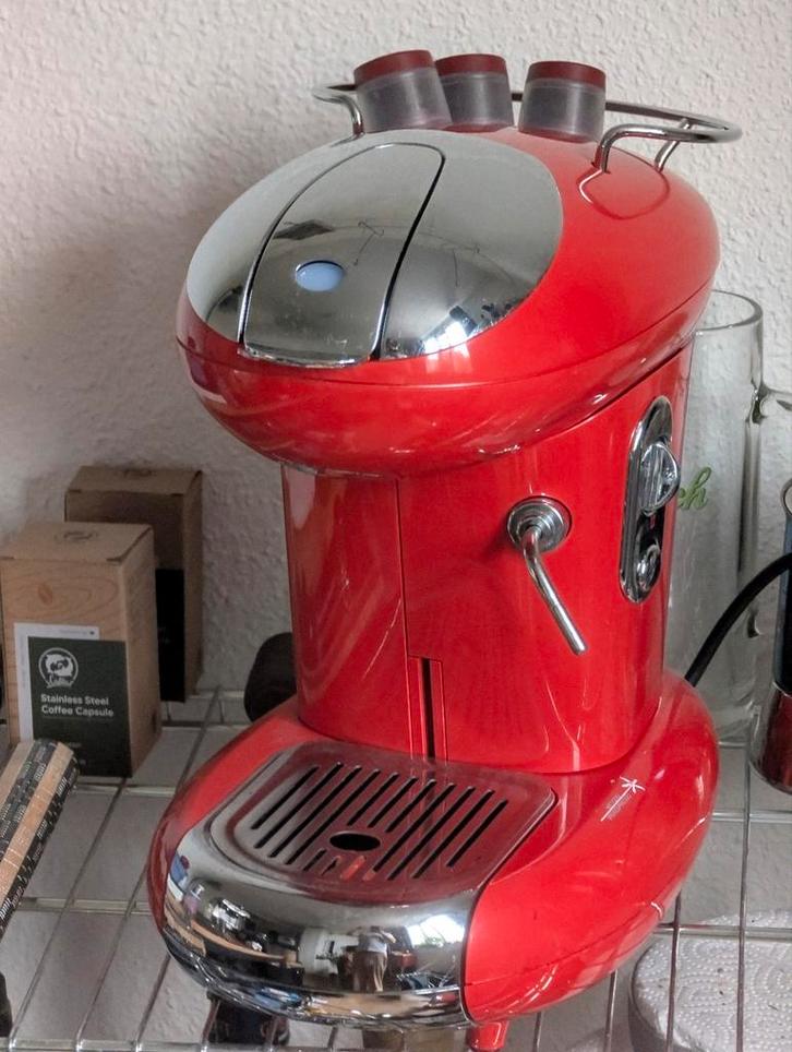 Illy espresso maschine, Witgoed en Apparatuur, Koffiezetapparaten, Gebruikt, Koffiepads en cups, Espresso apparaat, 1 kopje, Afneembaar waterreservoir