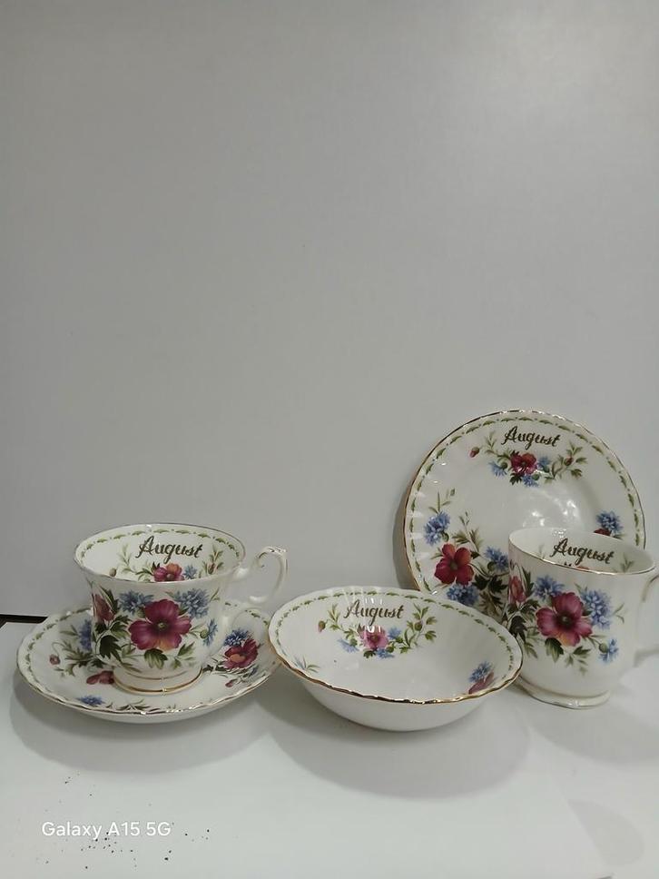 Royal Albert Servies - Augustus Maand.WD-026, Huis en Inrichting, Keuken | Servies, Zo goed als nieuw, Kop(pen) en/of Schotel(s)