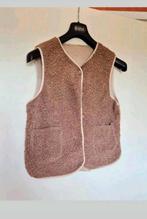 Nieuwe bodywarmer van teddy stof maat L. Okselmaat 51 cm, Kleding | Dames, Bodywarmers, Ophalen of Verzenden, Nieuw, Maat 42/44 (L)
