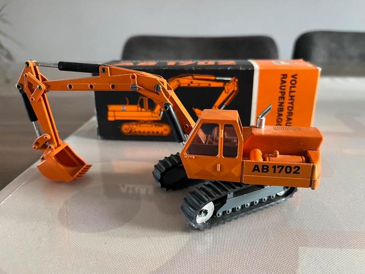 Atlas AB 1702 rups graafmachine NZG 145, Hobby en Vrije tijd, Modelauto's | 1:50, Zo goed als nieuw, Hijskraan, Tractor of Landbouw