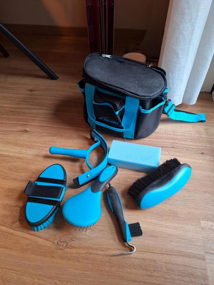 Mooie verzorgingstas Lami-cell van Decathlon., Dieren en Toebehoren, Paarden en Pony's | Verzorgingsproducten, Zo goed als nieuw