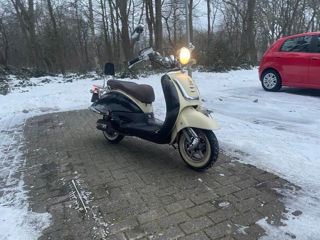 Agm retro in goede staat, Fietsen en Brommers, Snorfietsen en Snorscooters, Zo goed als nieuw, Overige merken, Benzine, Ophalen of Verzenden